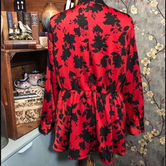 Size 18 Lane Bryant Peplum Blouse Red Black Floral Plus Size - Picture 3 of 5